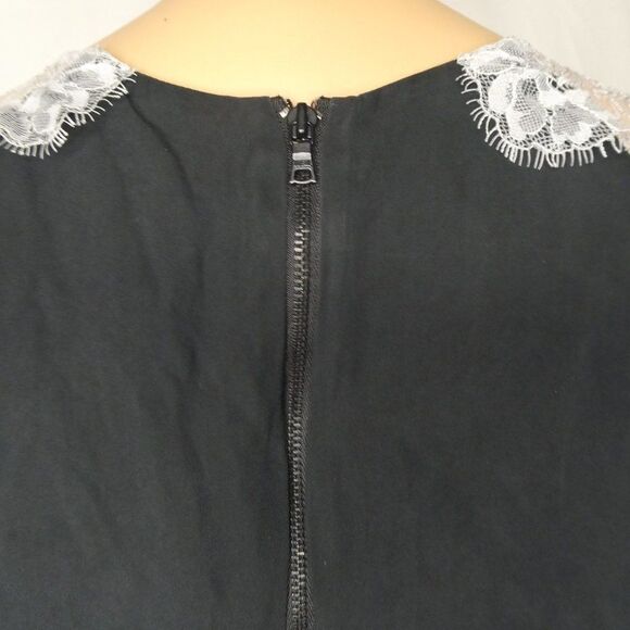Alice + Olivia Sleeveless Floral Lace Shoulder Top - Picture 7 of 8